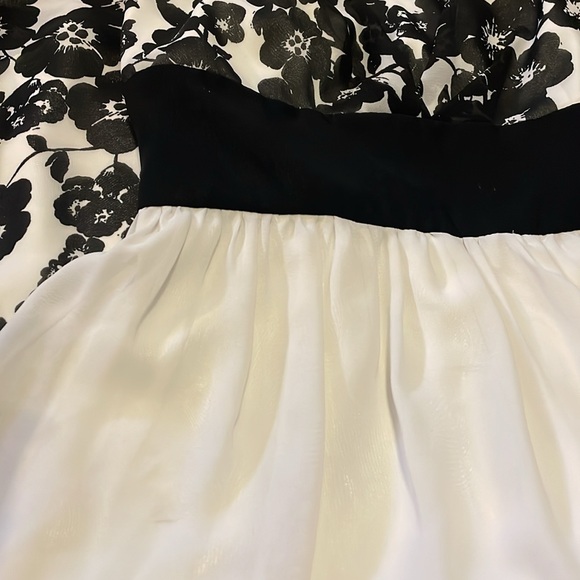 Strapless dress - Picture 4 of 4